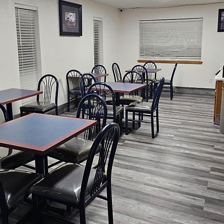 Rodeway Inn Тикумкари Екстериор снимка