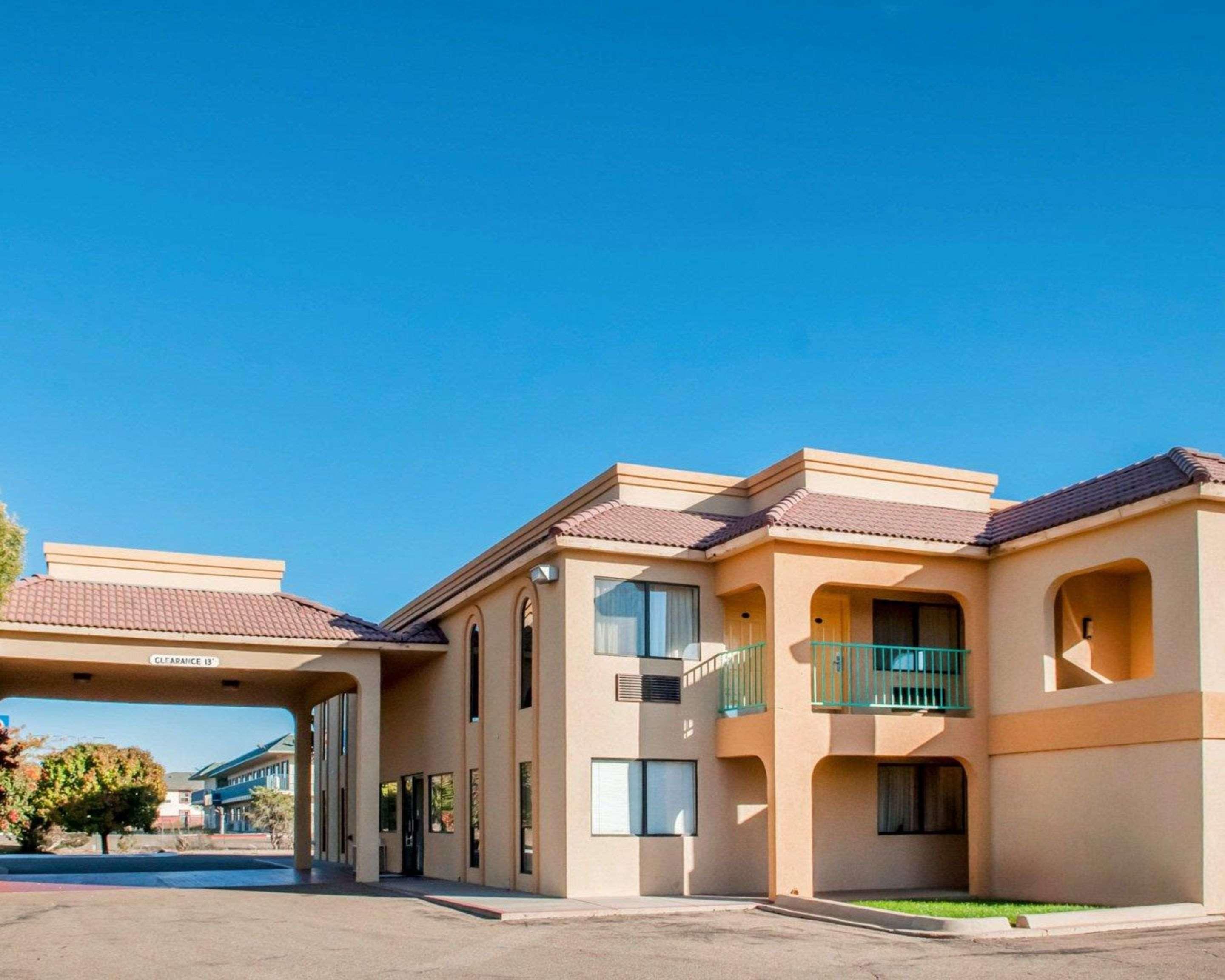 Rodeway Inn Тикумкари Екстериор снимка