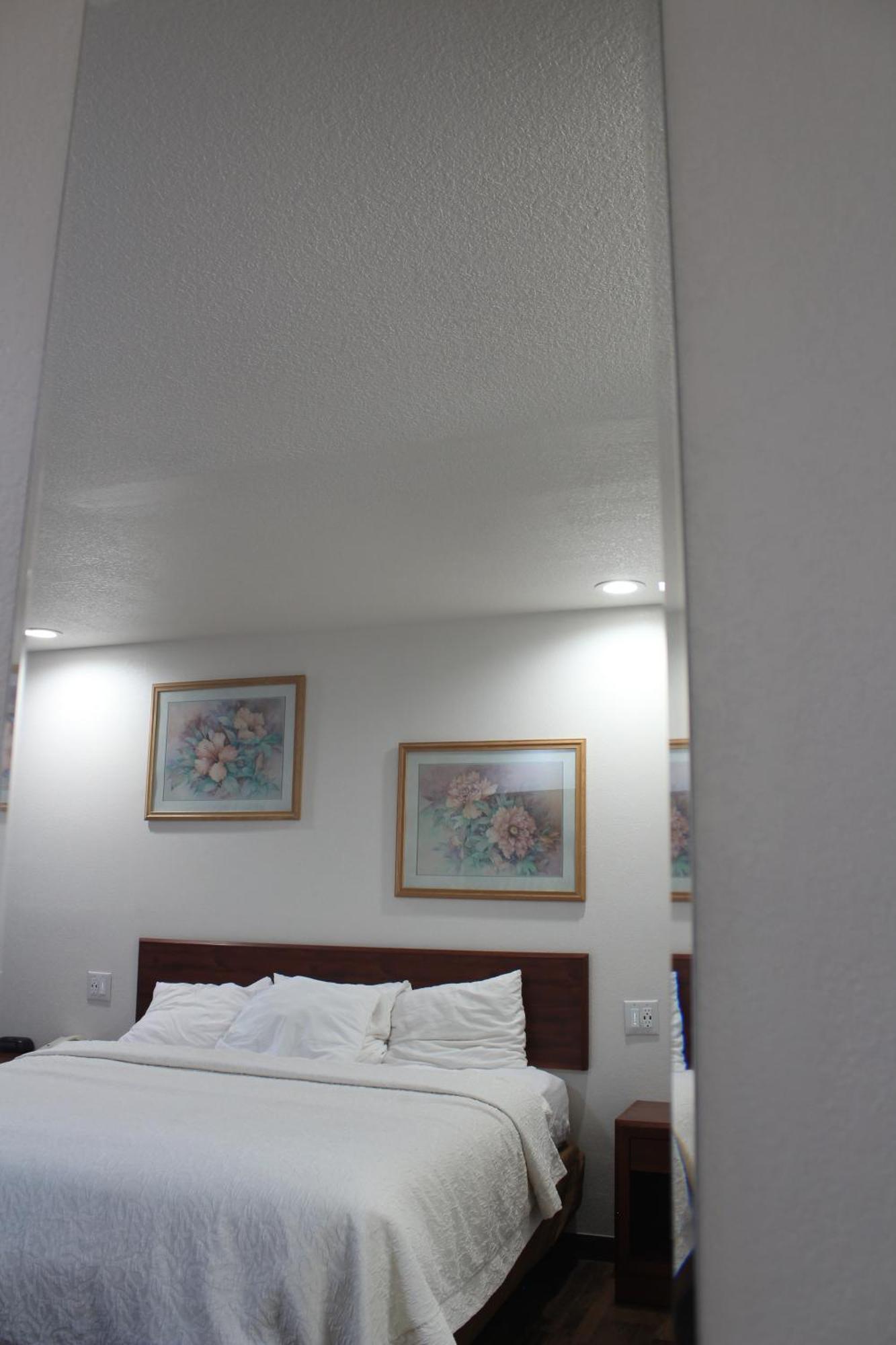 Rodeway Inn Тикумкари Екстериор снимка