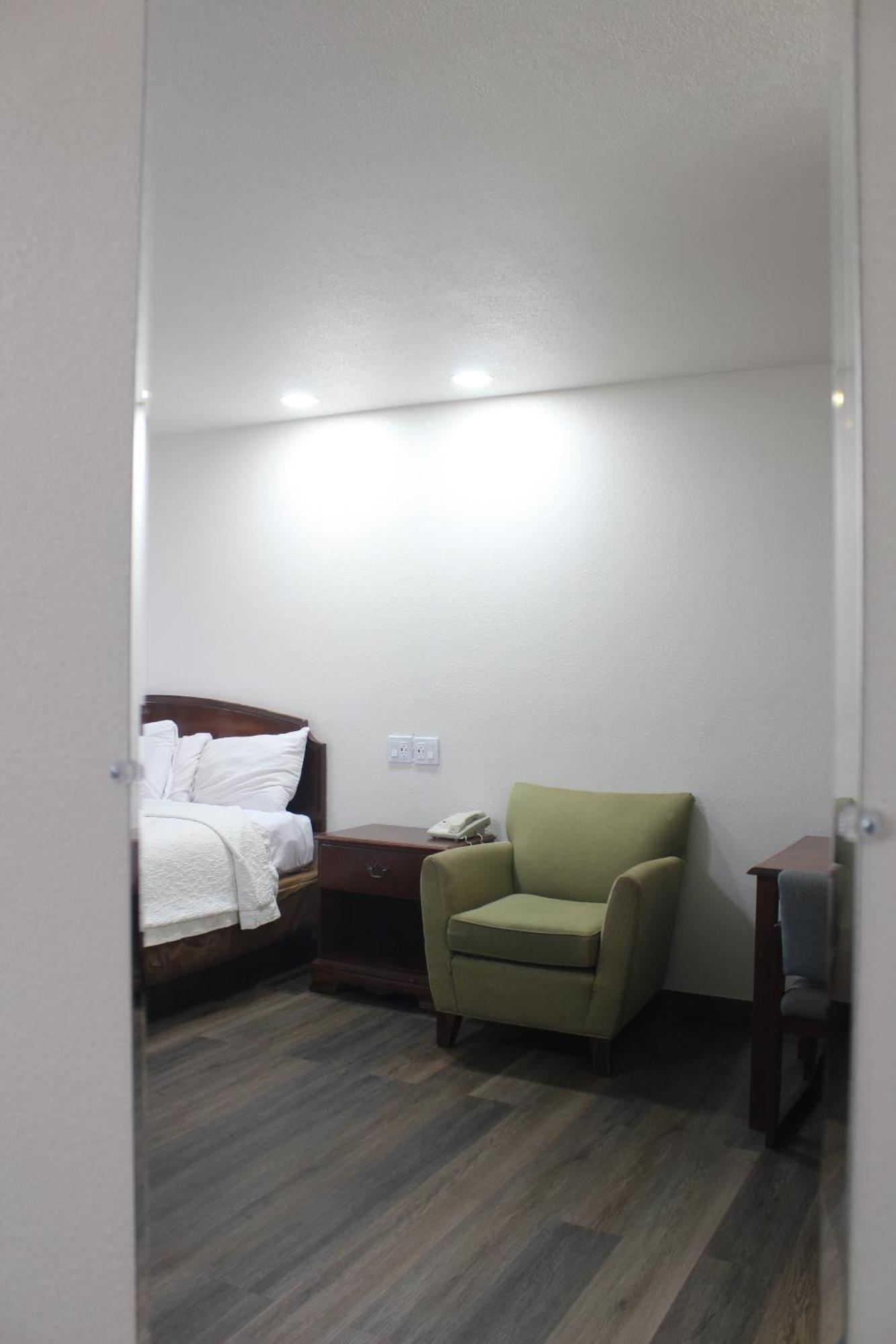 Rodeway Inn Тикумкари Екстериор снимка