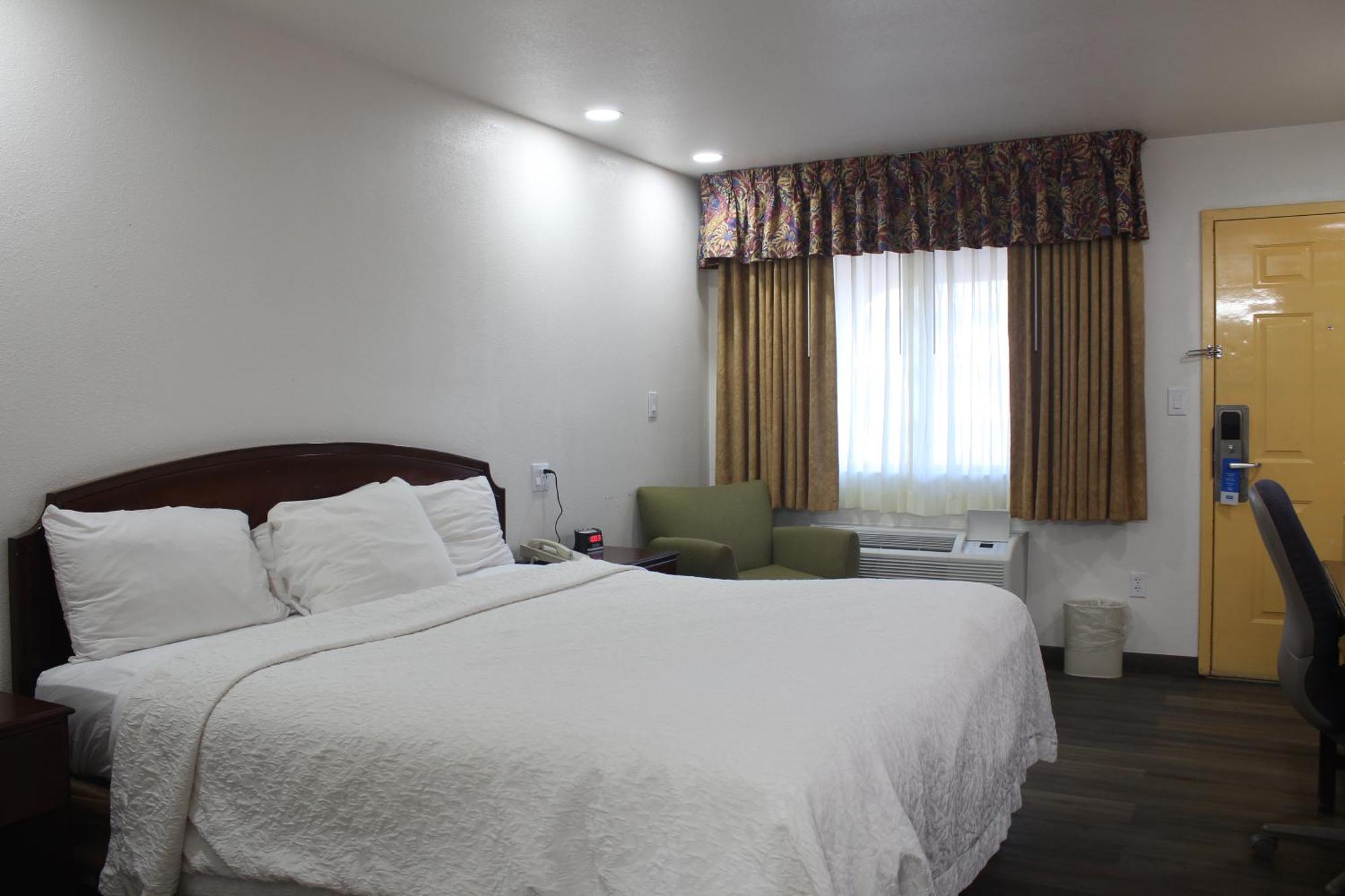 Rodeway Inn Тикумкари Екстериор снимка