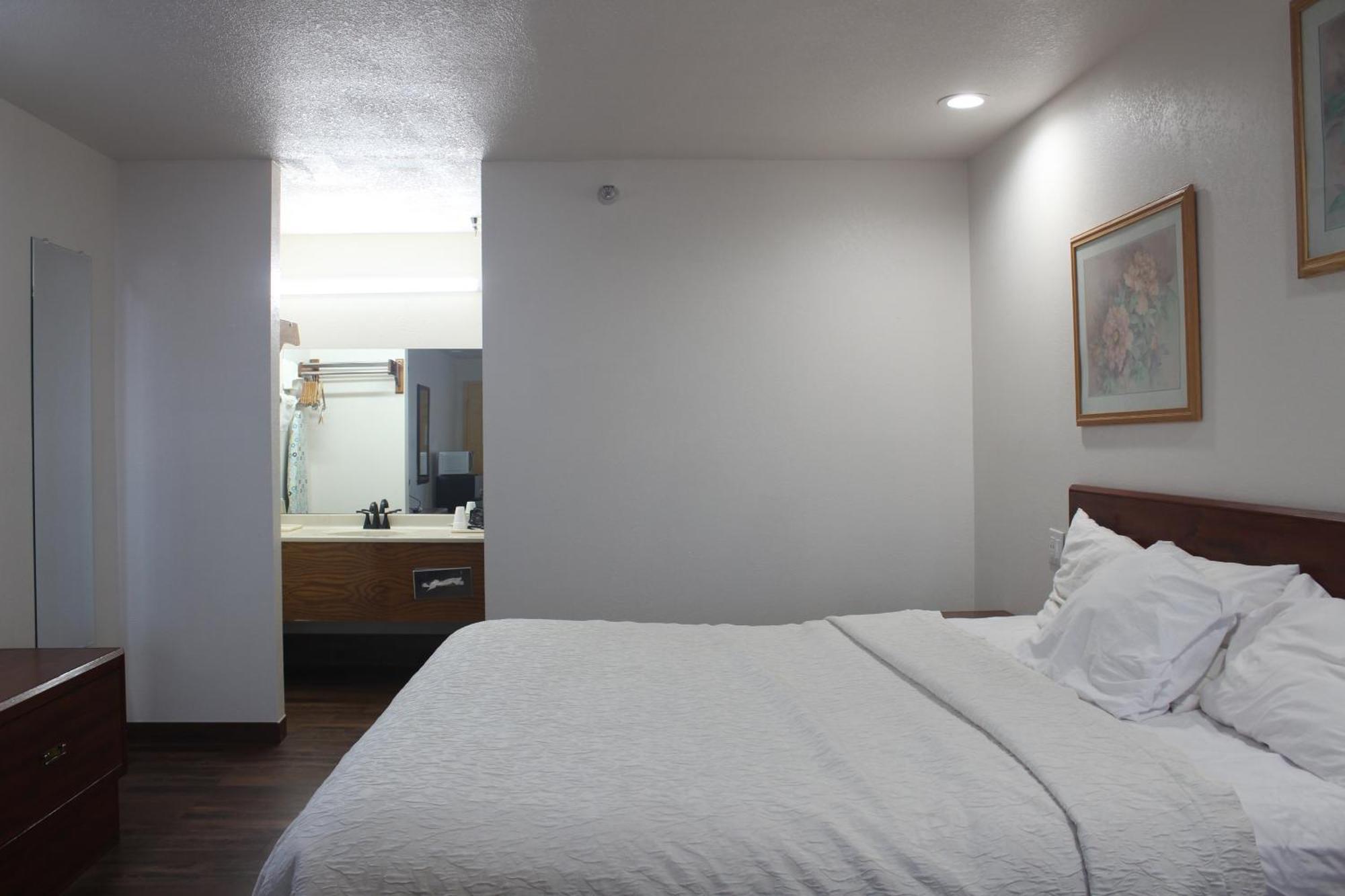 Rodeway Inn Тикумкари Екстериор снимка