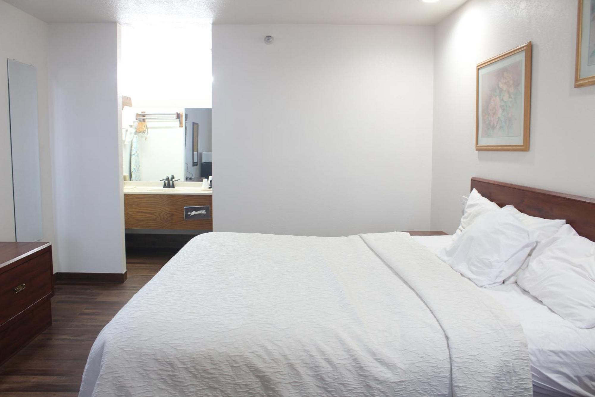 Rodeway Inn Тикумкари Екстериор снимка