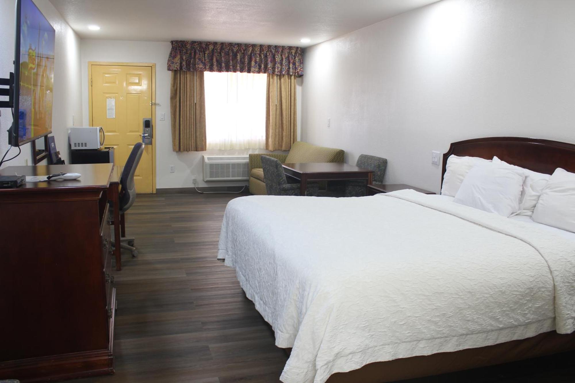 Rodeway Inn Тикумкари Екстериор снимка