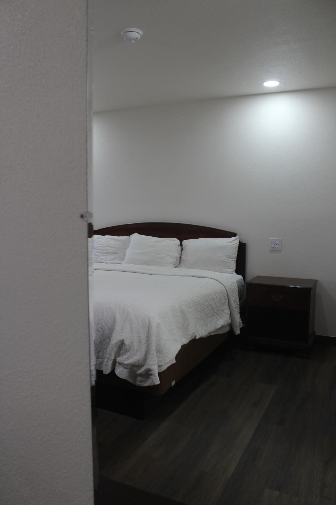 Rodeway Inn Тикумкари Екстериор снимка
