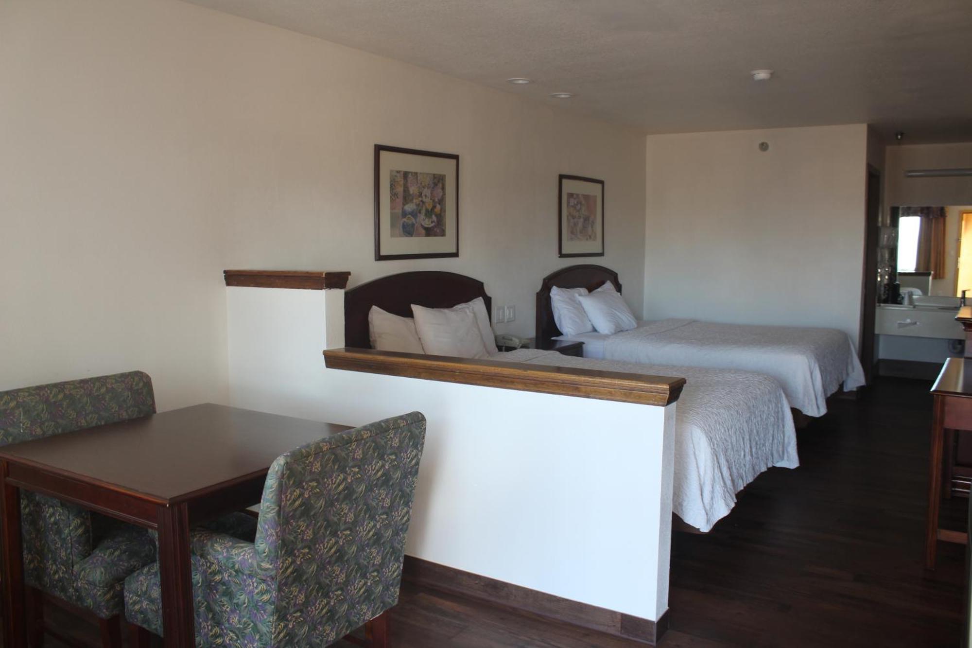 Rodeway Inn Тикумкари Екстериор снимка