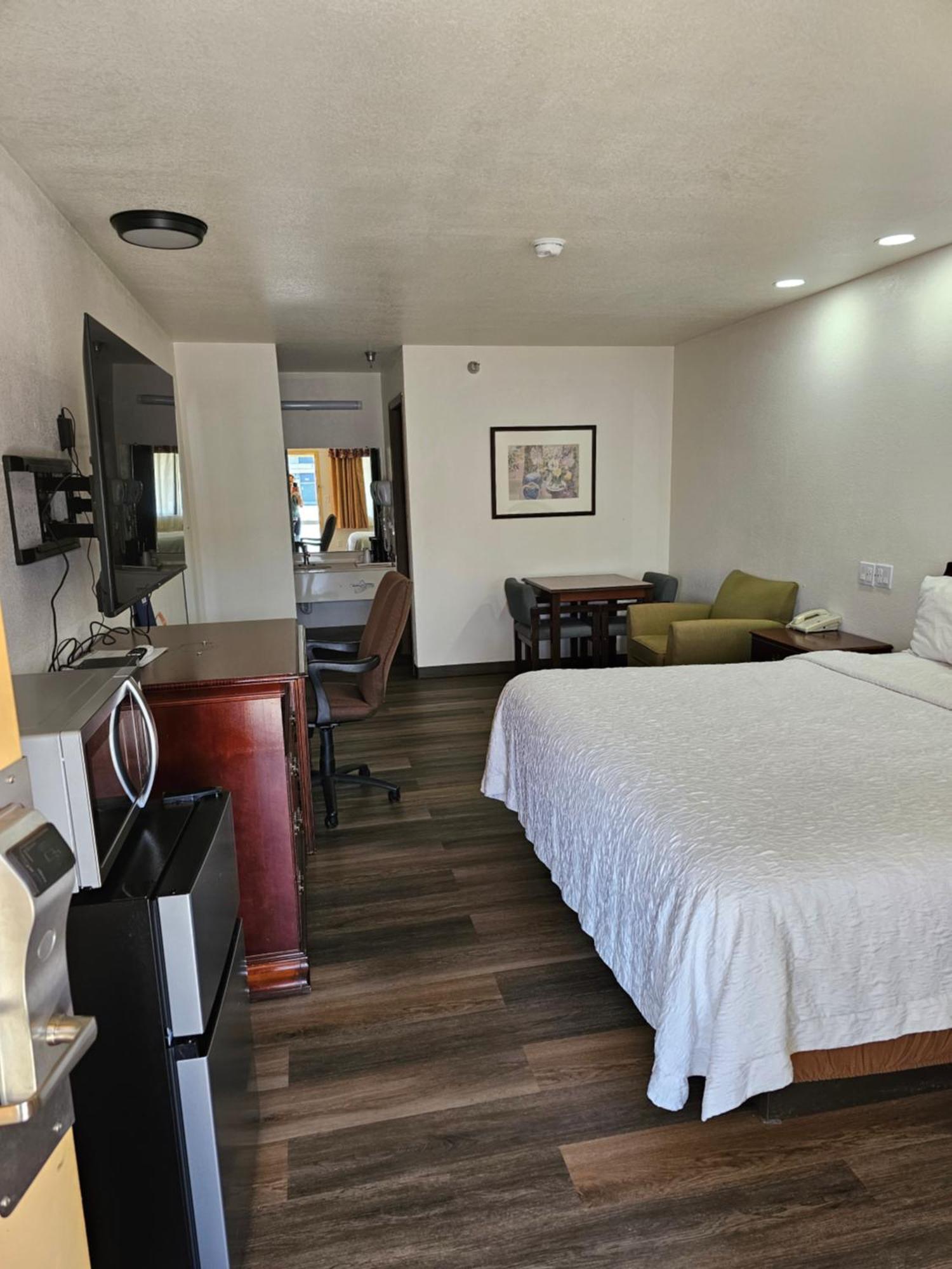 Rodeway Inn Тикумкари Екстериор снимка