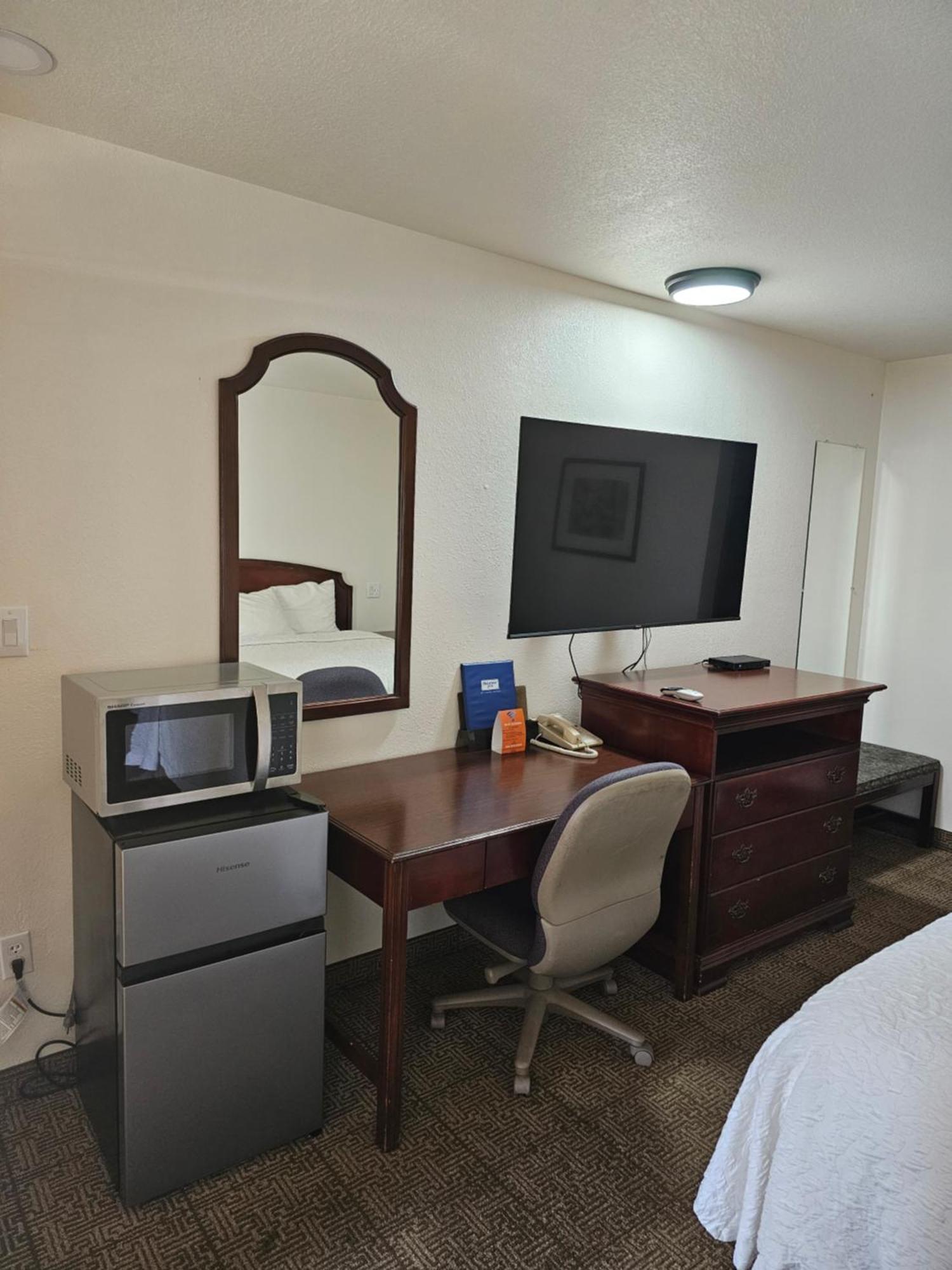 Rodeway Inn Тикумкари Екстериор снимка