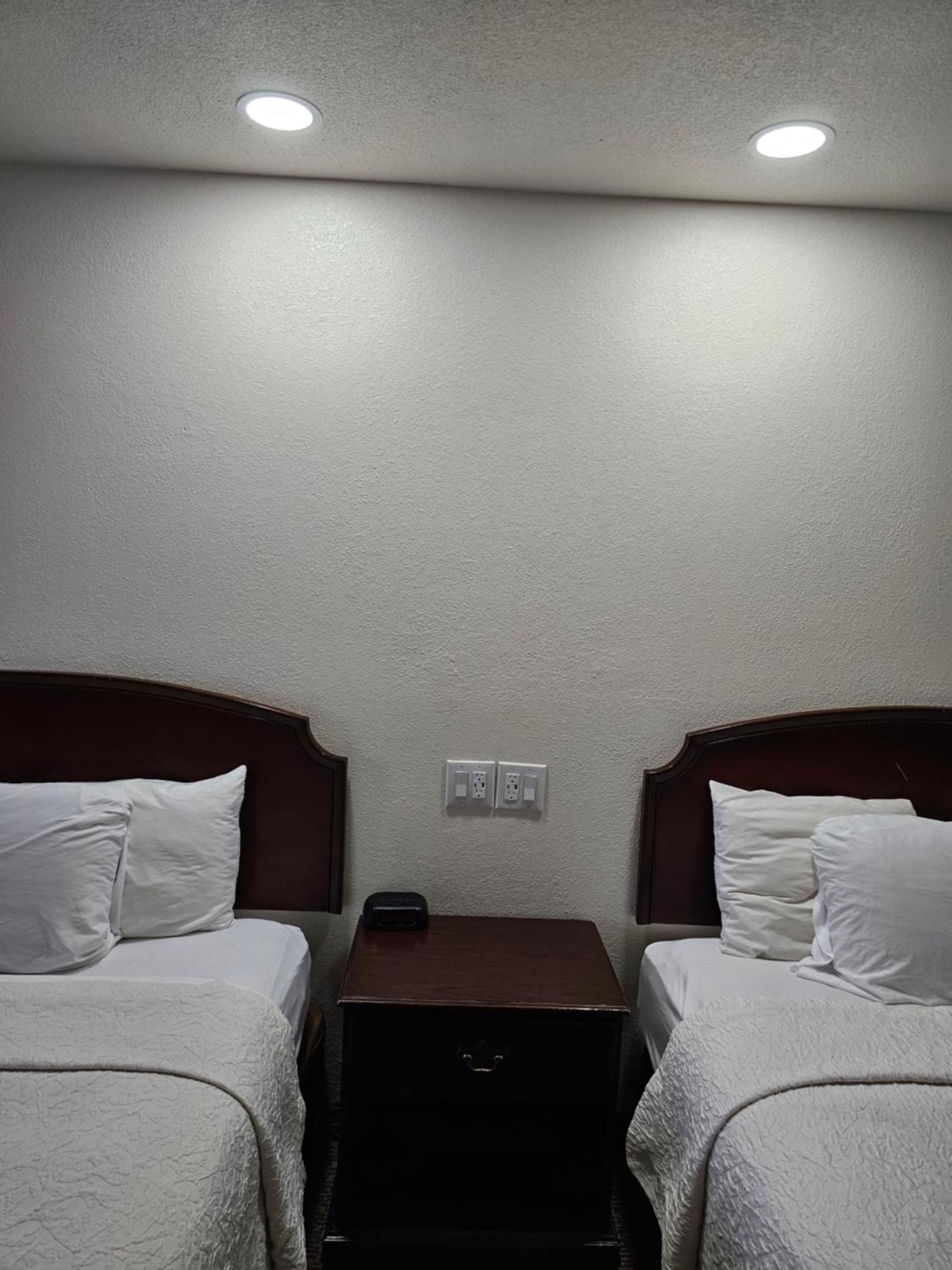 Rodeway Inn Тикумкари Екстериор снимка