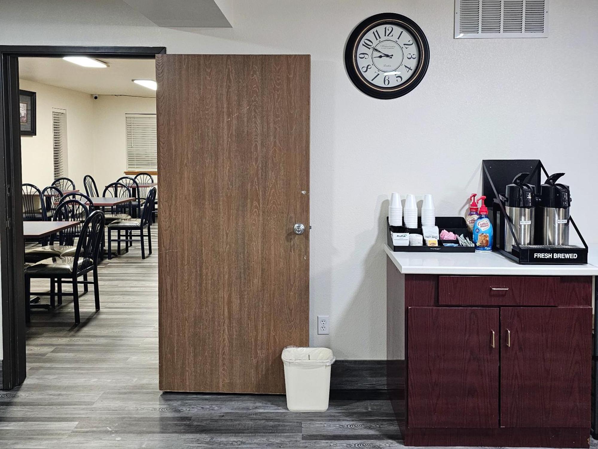 Rodeway Inn Тикумкари Екстериор снимка